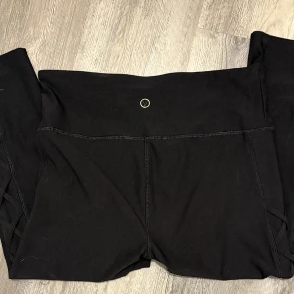 3/30 ❤️ VOGO Athletica Black Capris with Side Detail Size M - Picture 3 of 3